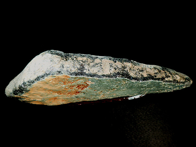 蛇紋岩 観賞石 (鉱物 置物 水石 盆石　自然石)